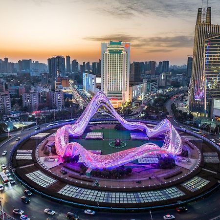 Ramada Plaza Optics Valley Hotel Wuhan Exterior foto
