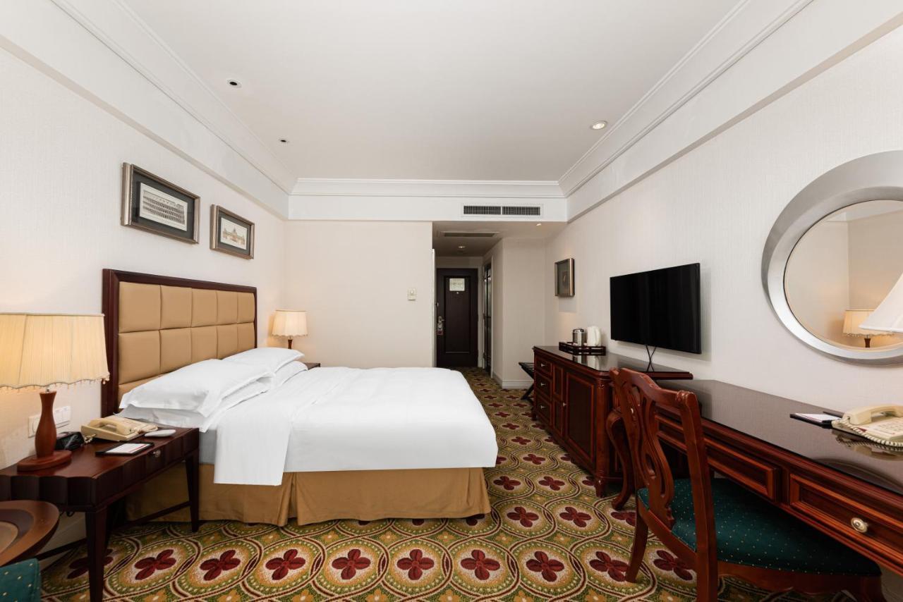Ramada Plaza Optics Valley Hotel Wuhan Exterior foto