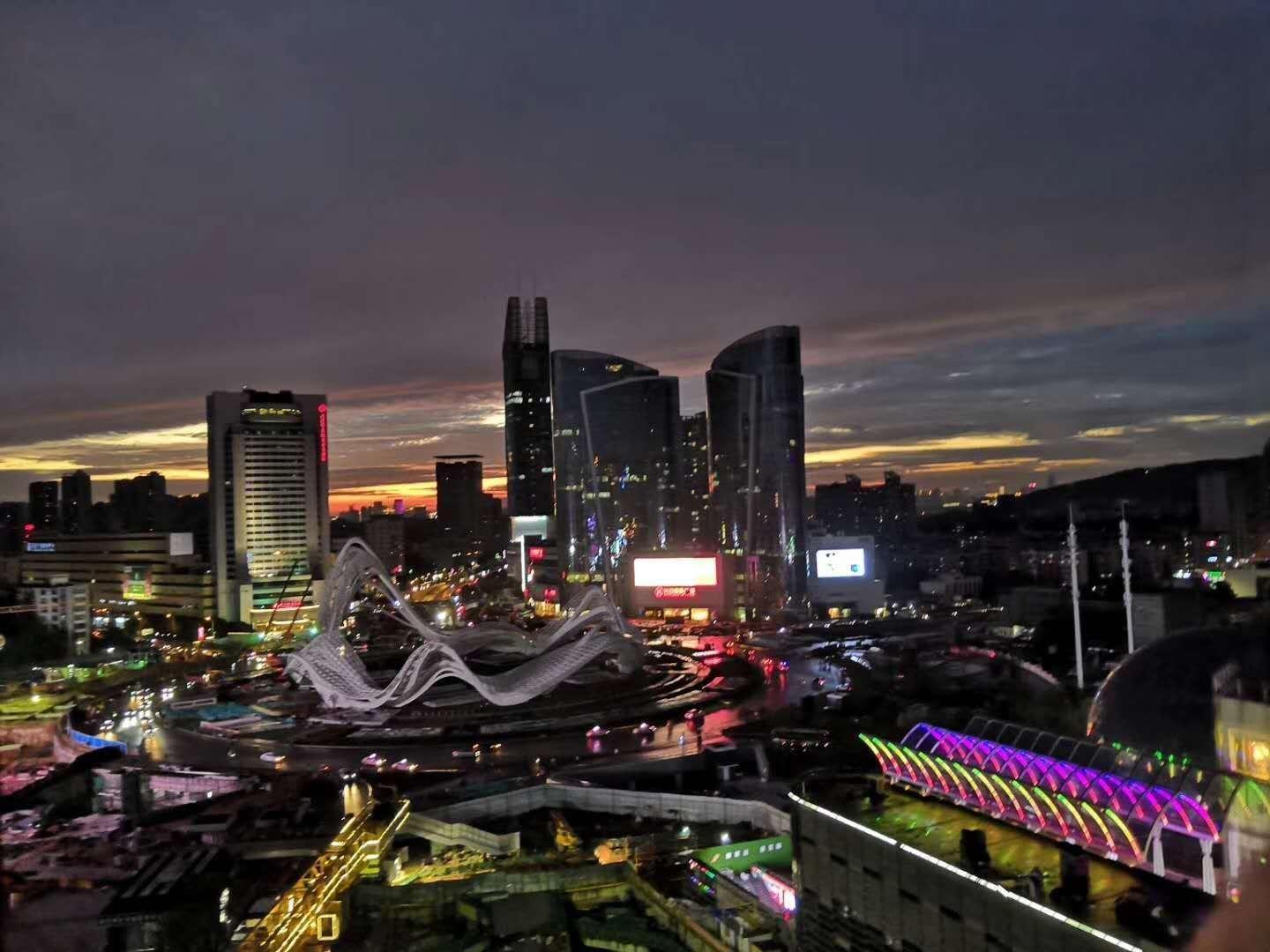 Ramada Plaza Optics Valley Hotel Wuhan Exterior foto