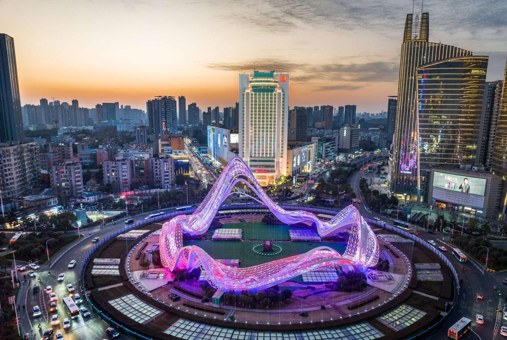 Ramada Plaza Optics Valley Hotel Wuhan Exterior foto