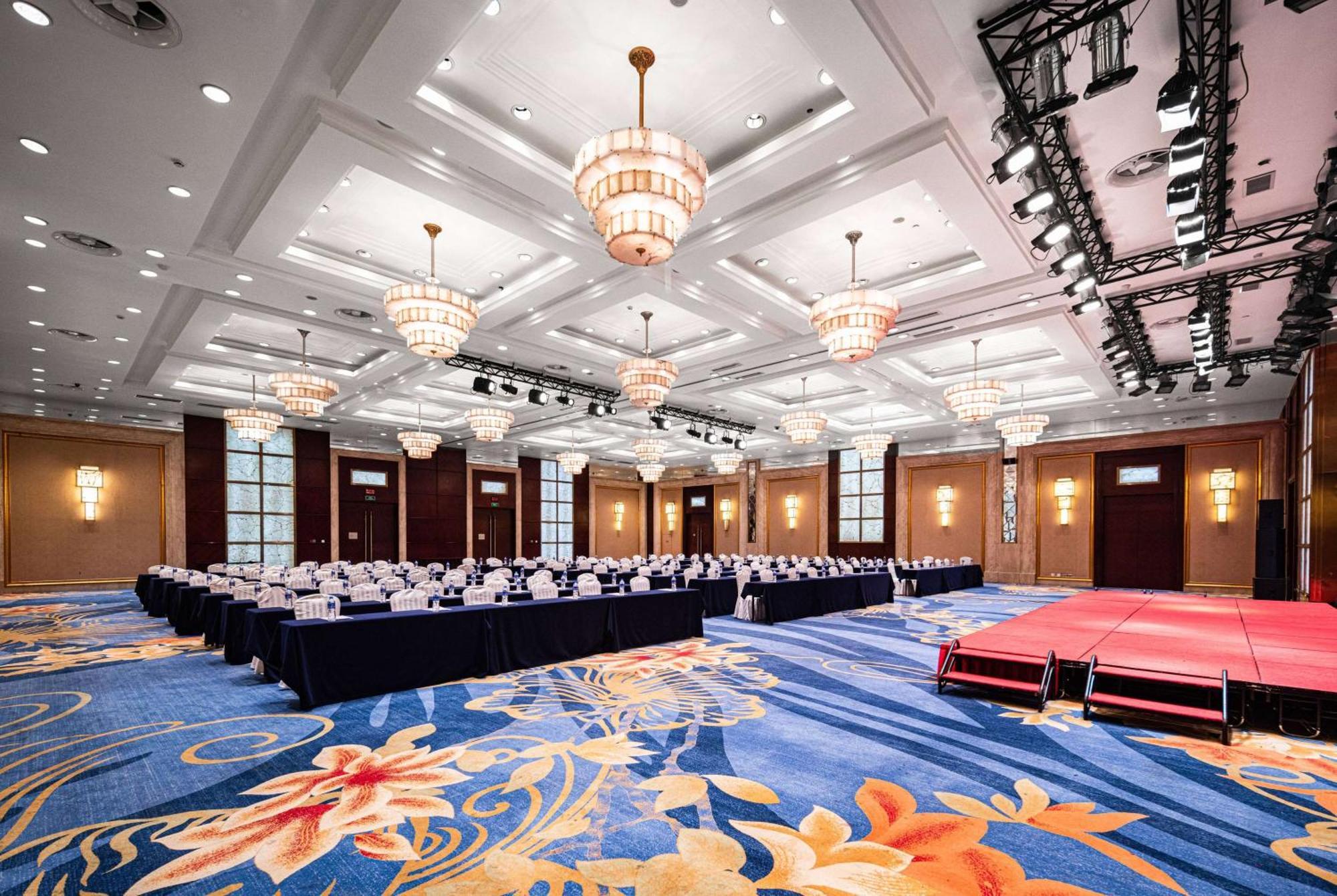 Ramada Plaza Optics Valley Hotel Wuhan Exterior foto
