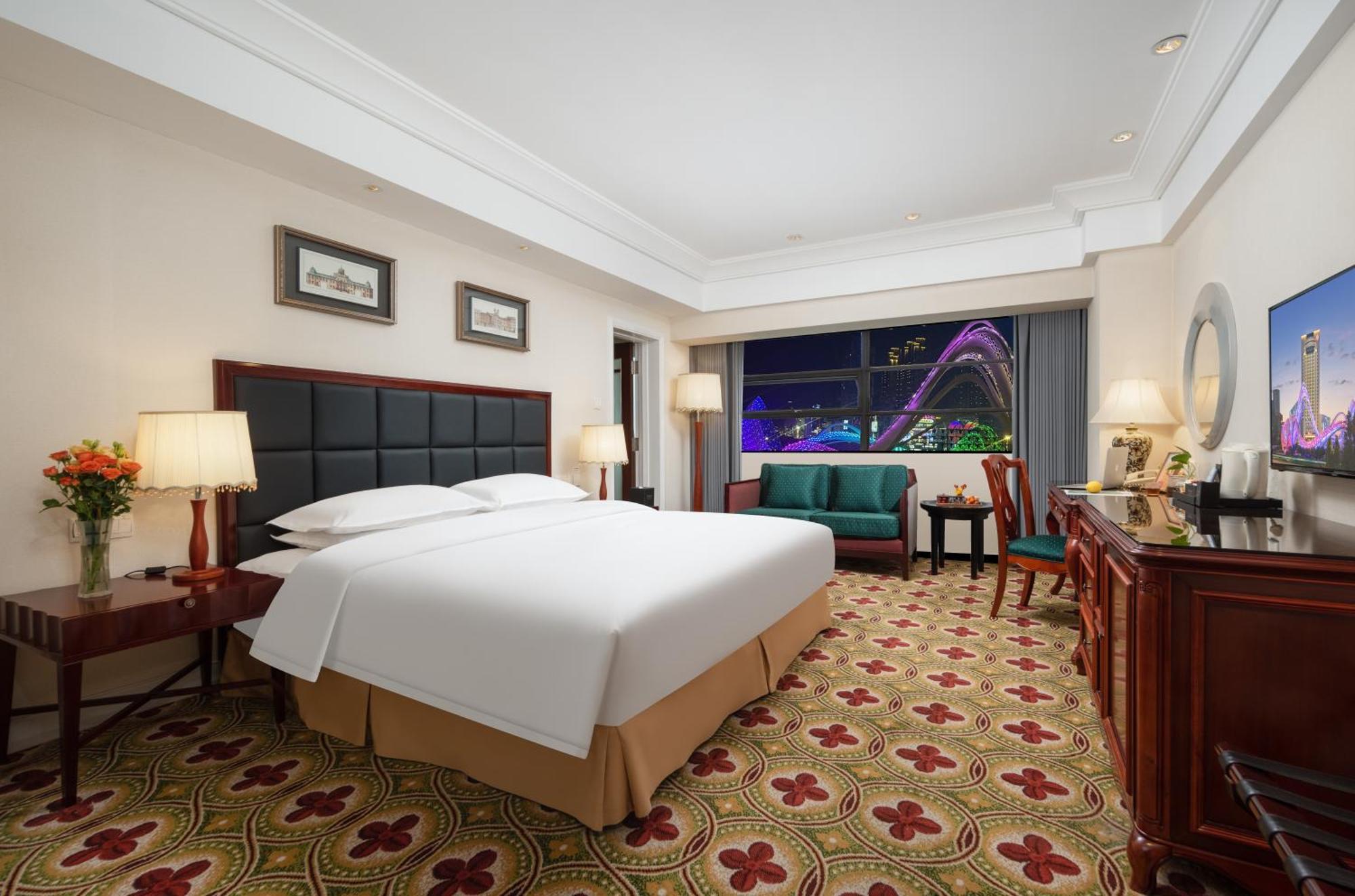 Ramada Plaza Optics Valley Hotel Wuhan Exterior foto