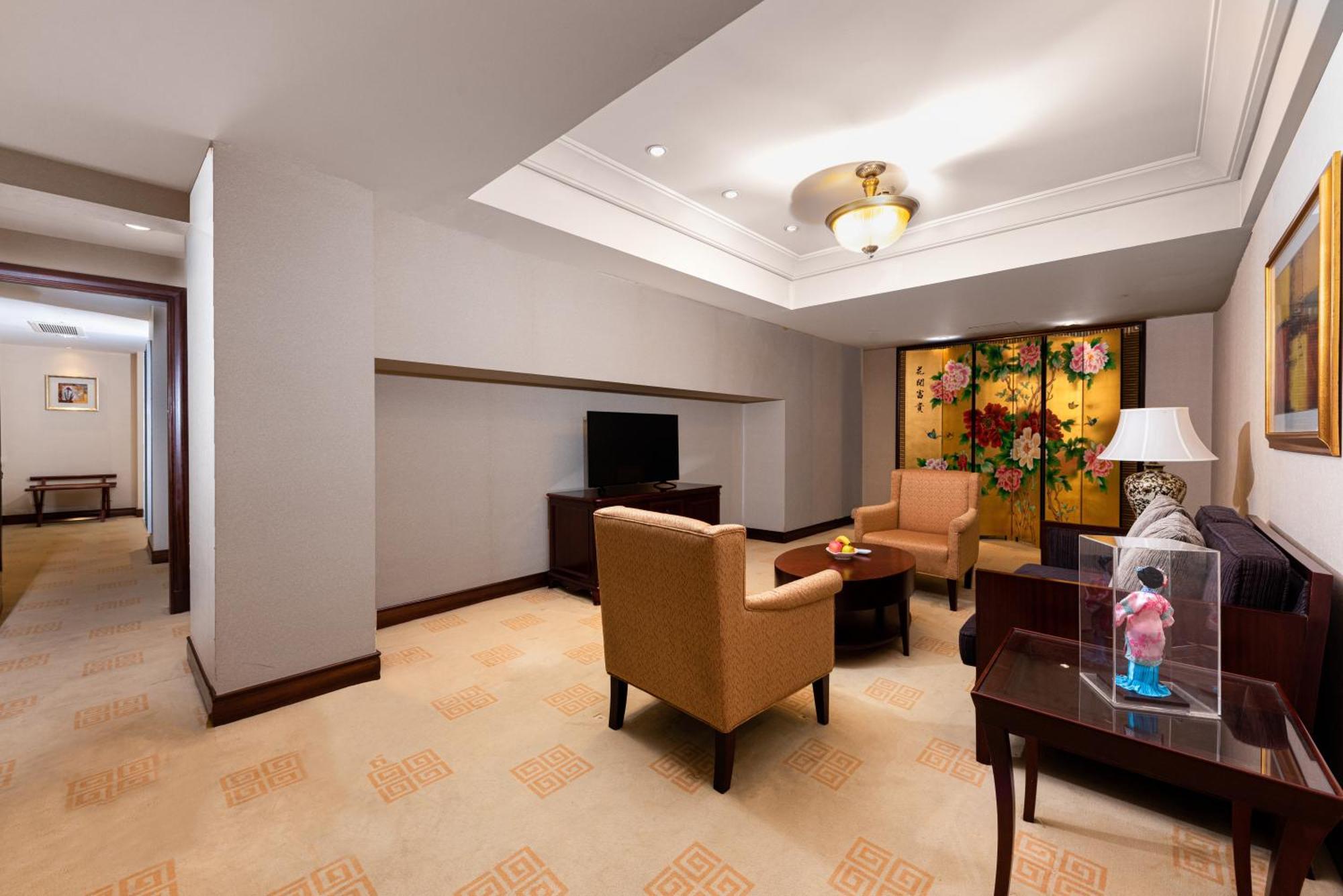 Ramada Plaza Optics Valley Hotel Wuhan Exterior foto