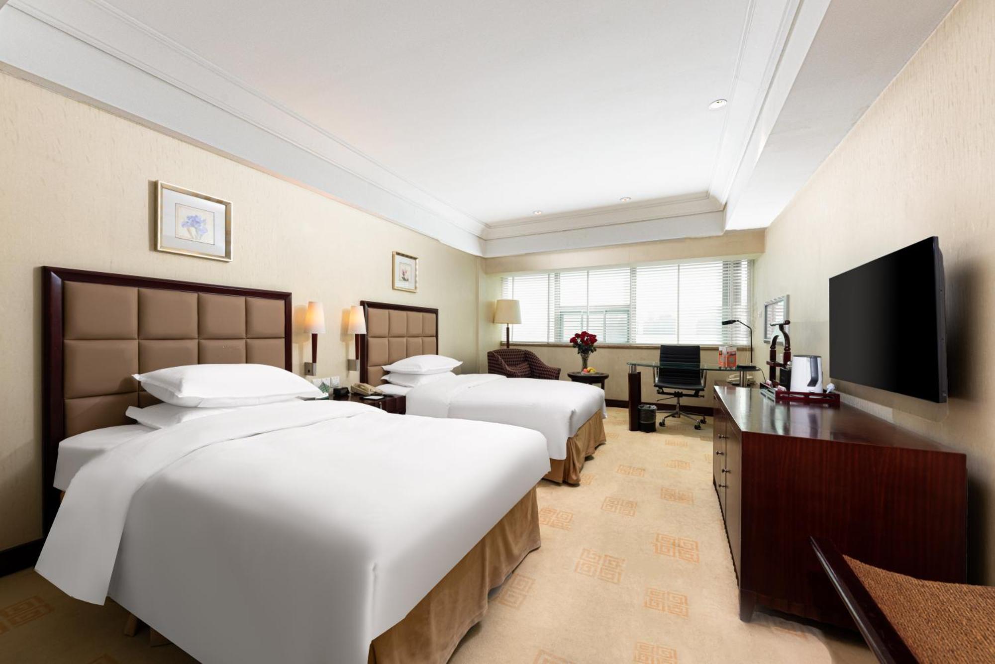 Ramada Plaza Optics Valley Hotel Wuhan Exterior foto