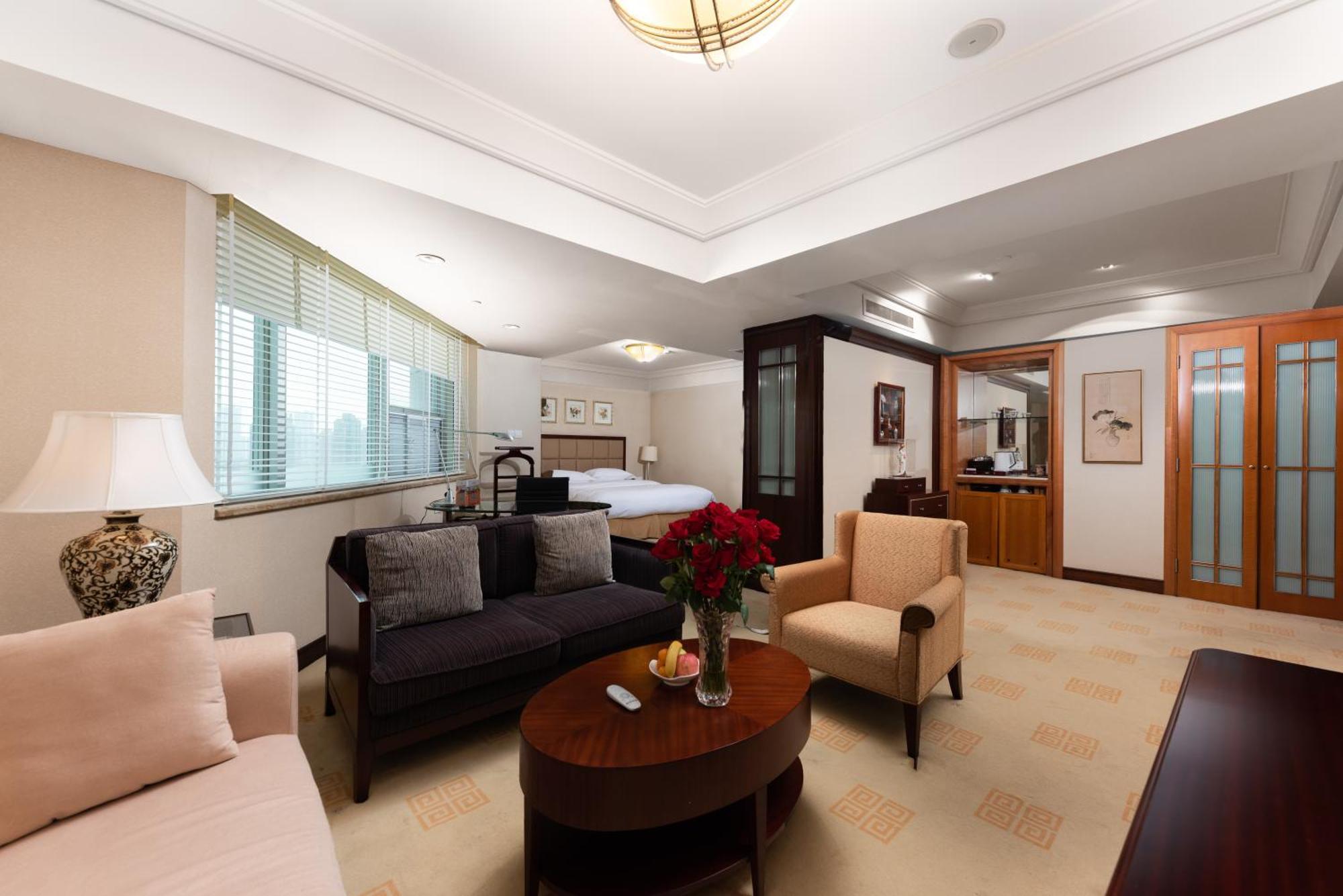 Ramada Plaza Optics Valley Hotel Wuhan Exterior foto
