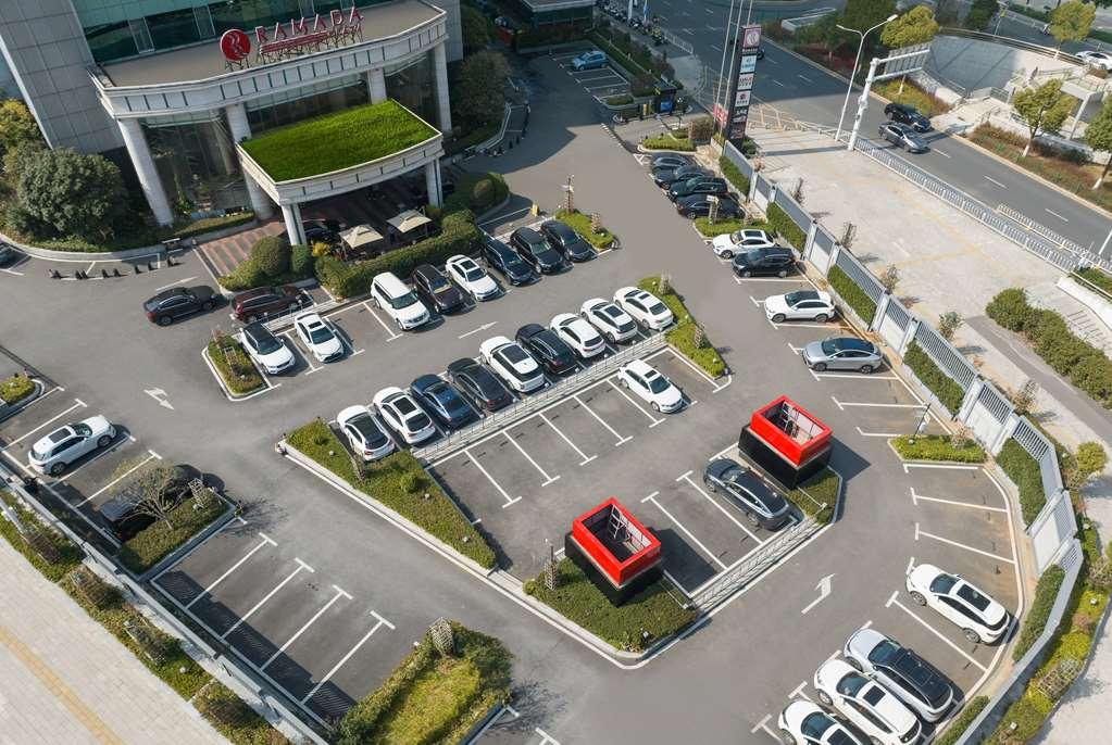 Ramada Plaza Optics Valley Hotel Wuhan Exterior foto