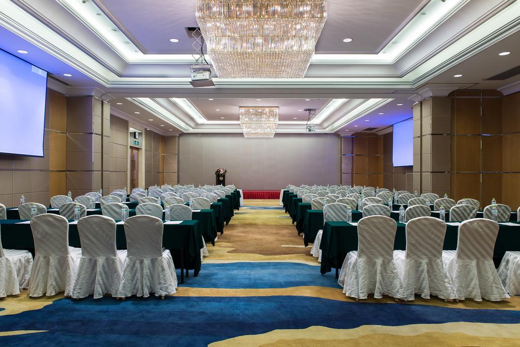 Ramada Plaza Optics Valley Hotel Wuhan Exterior foto