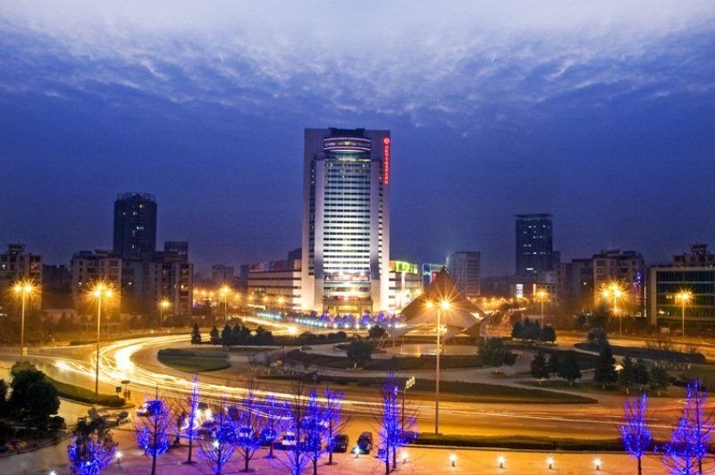 Ramada Plaza Optics Valley Hotel Wuhan Exterior foto