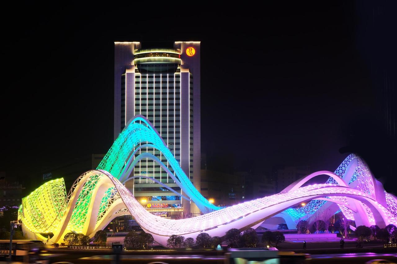 Ramada Plaza Optics Valley Hotel Wuhan Exterior foto